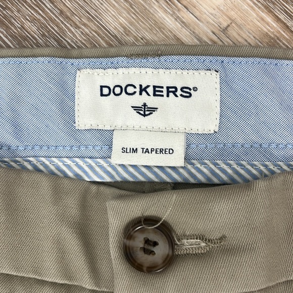 Dockers Mens Khaki Pants Size 33 x 32 Slim Tapered Classic Trousers Office Work - Picture 2 of 16